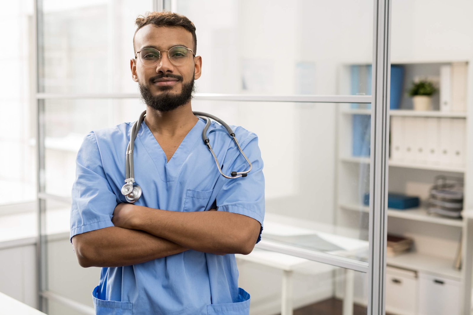 veterinarian in clinics 3rc8tlg.jpg